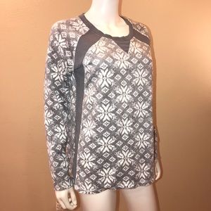 Nicole Miller Long Sleeve Fleece Top Womens Large Snowflakes Grey White Plush
